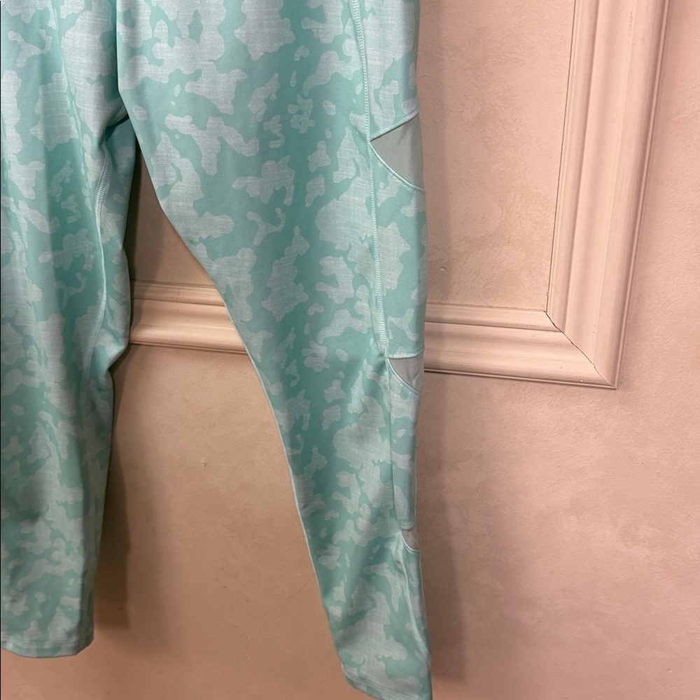 Women's Huk Reel On Performance Leggings Green Size XLarge - Picture 4 of 9